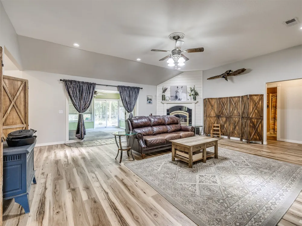 9735 E Sandy Creek Road Coleman, OK 73432