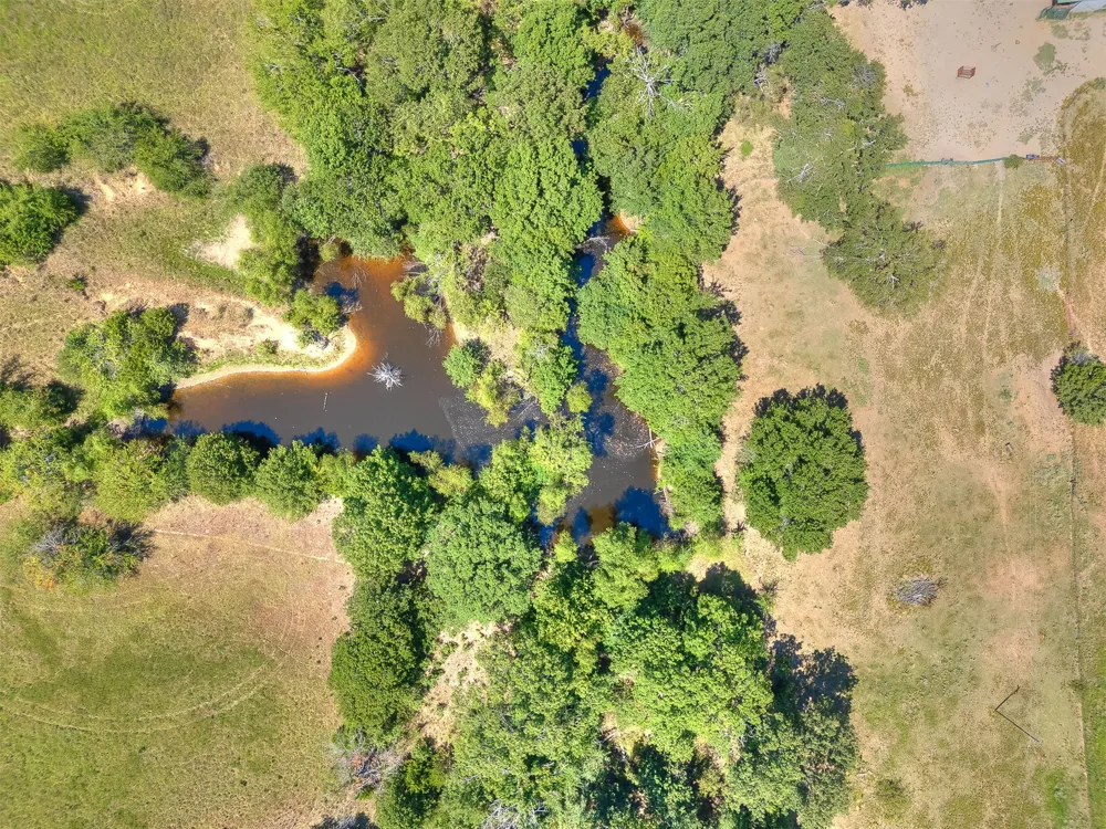 9735 E Sandy Creek Road Coleman, OK 73432