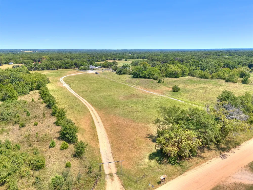 9735 E Sandy Creek Road Coleman, OK 73432