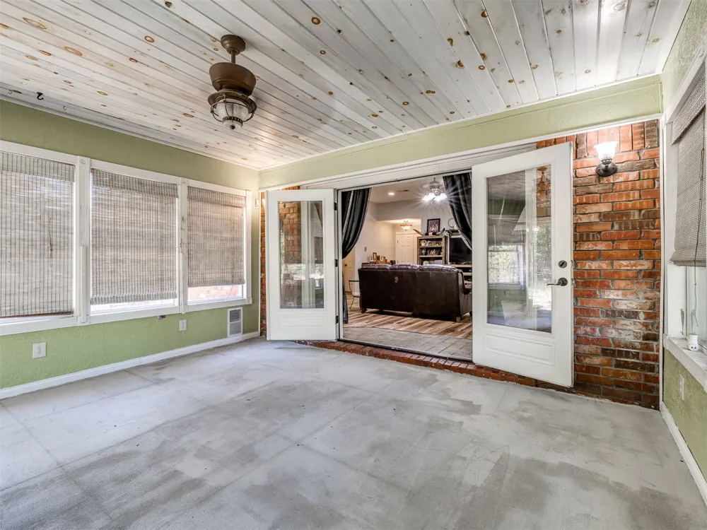 9735 E Sandy Creek Road Coleman, OK 73432