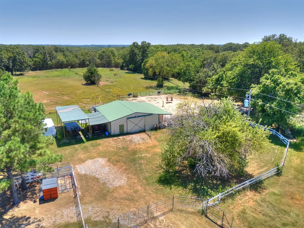 9735 E Sandy Creek Road Coleman, OK 73432