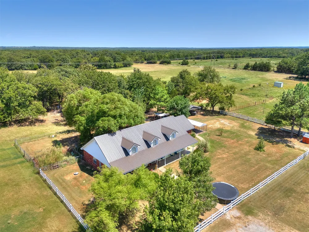 9735 E Sandy Creek Road Coleman, OK 73432