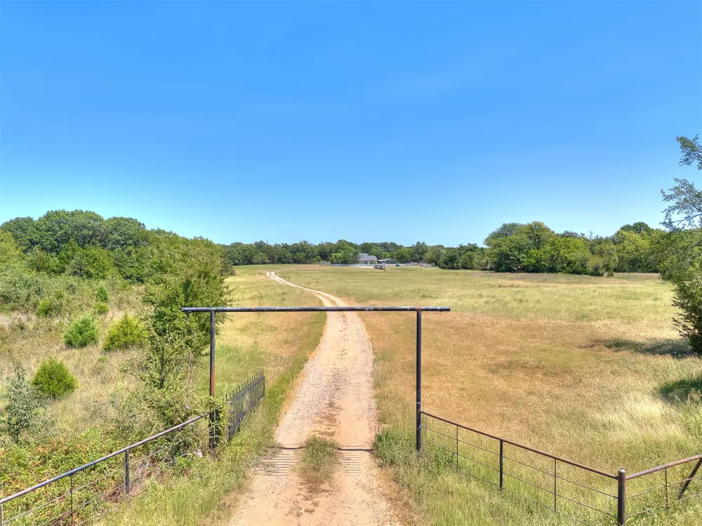 9735 E Sandy Creek Road Coleman, OK 73432