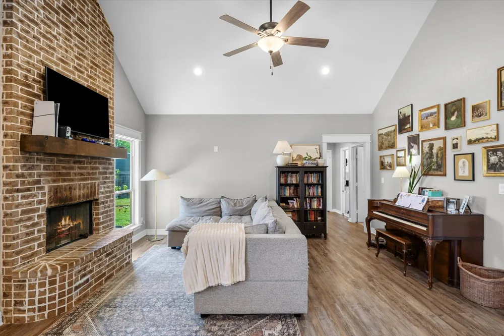 677 Oklahoma Street Van, TX 75790