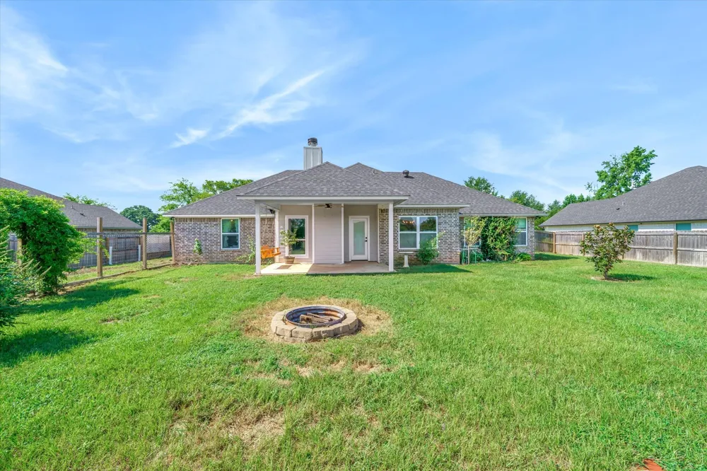 677 Oklahoma Street Van, TX 75790