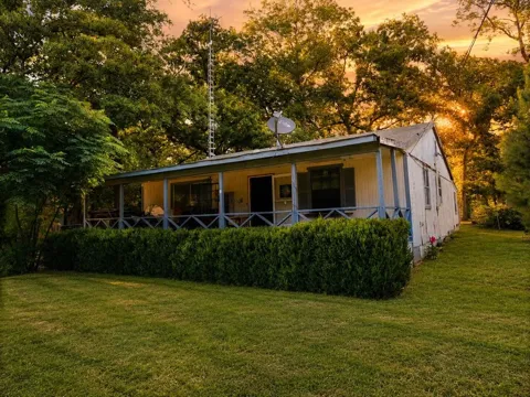 124 W Cedar Lane