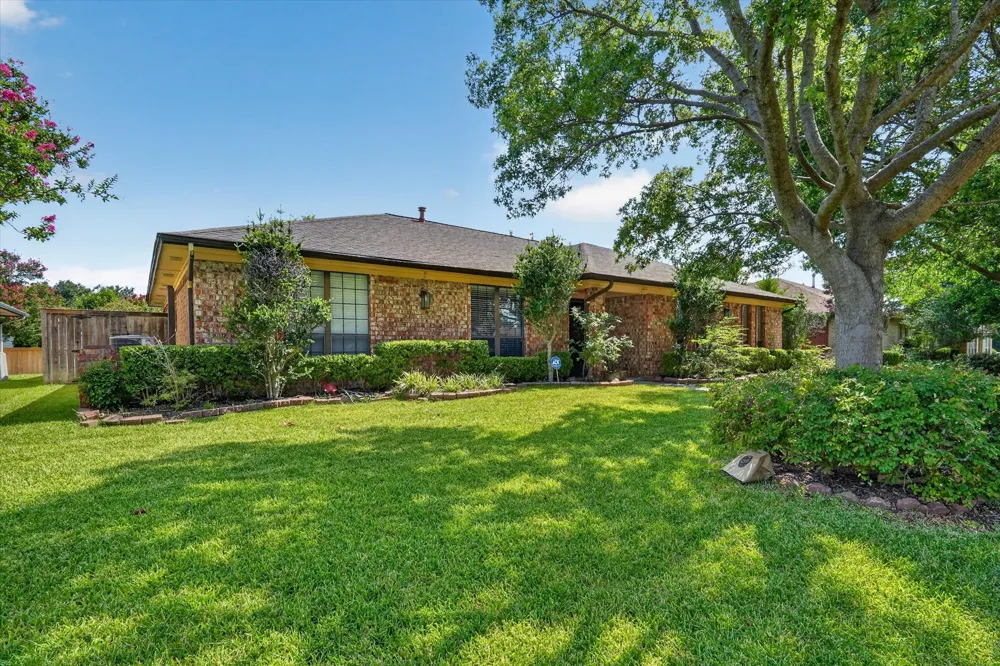 1502 Meadow Glen Street Richardson, TX 75081