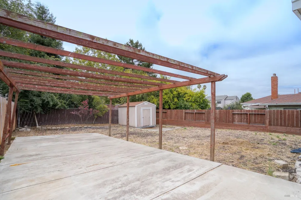 327 Pecan Street Vallejo, CA 94589