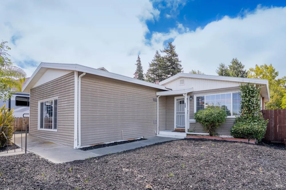 327 Pecan Street Vallejo, CA 94589