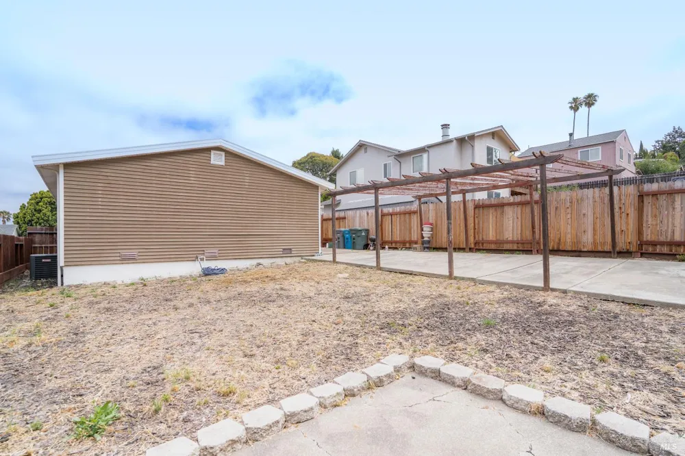 327 Pecan Street Vallejo, CA 94589
