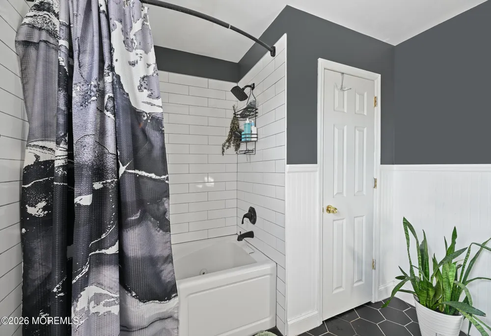 12 Thompson Avenue Leonardo, NJ 07737