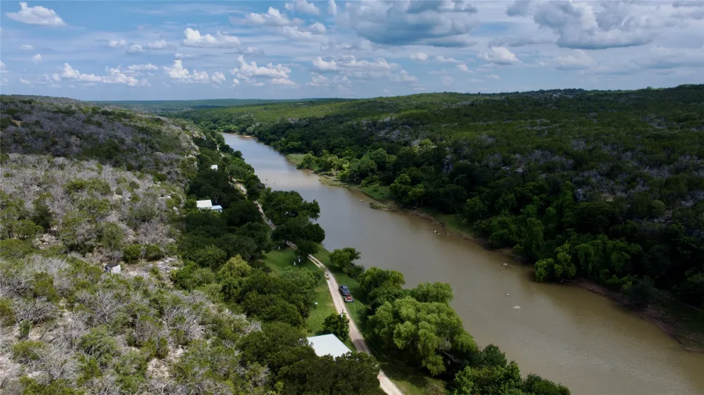 2212 River Road Lampasas, TX 76550