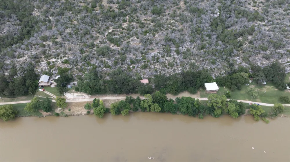 2212 River Road Lampasas, TX 76550