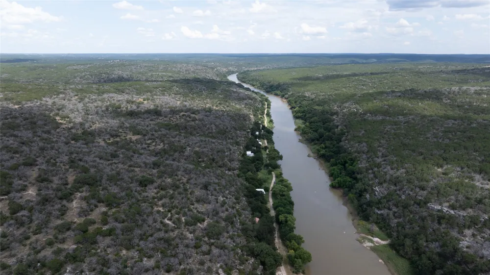 2212 River Road Lampasas, TX 76550