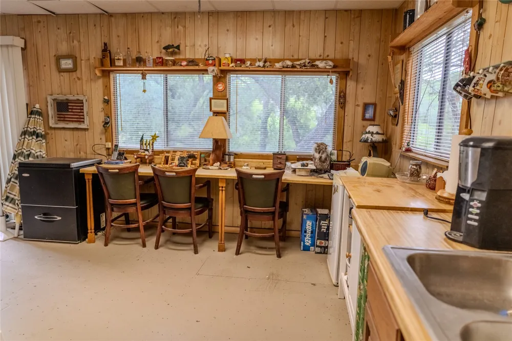 2212 River Road Lampasas, TX 76550