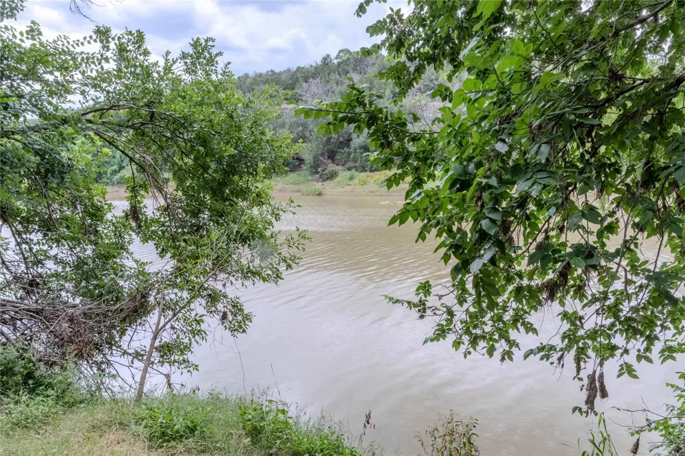 2212 River Road Lampasas, TX 76550