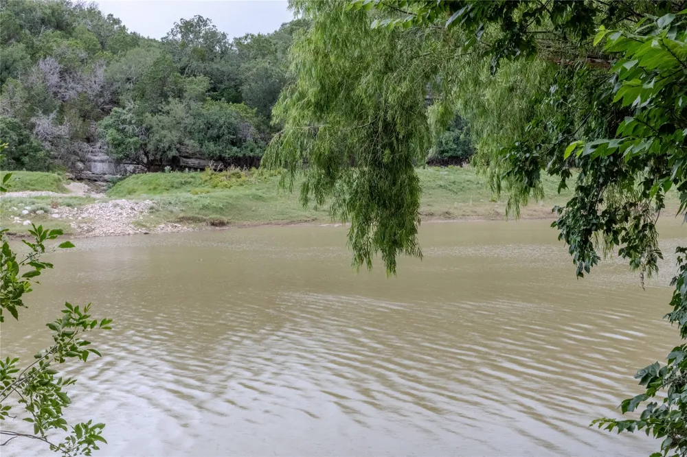 2212 River Road Lampasas, TX 76550