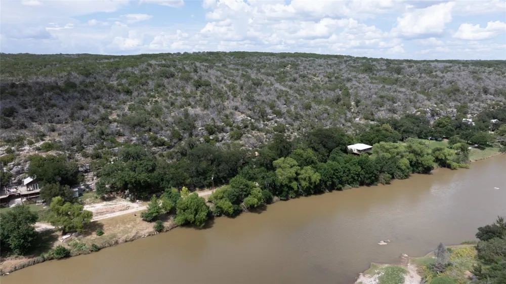 2212 River Road Lampasas, TX 76550