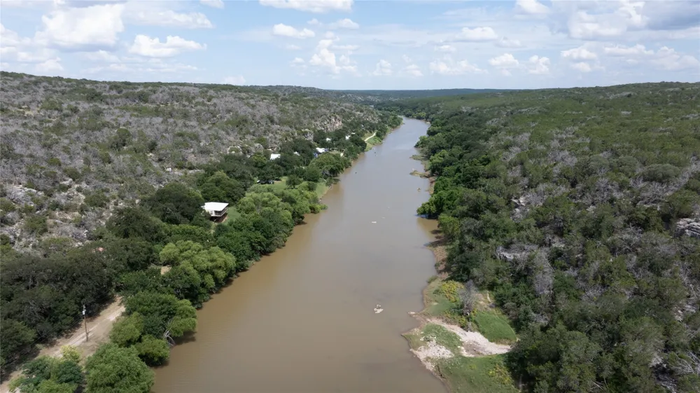 2212 River Road Lampasas, TX 76550