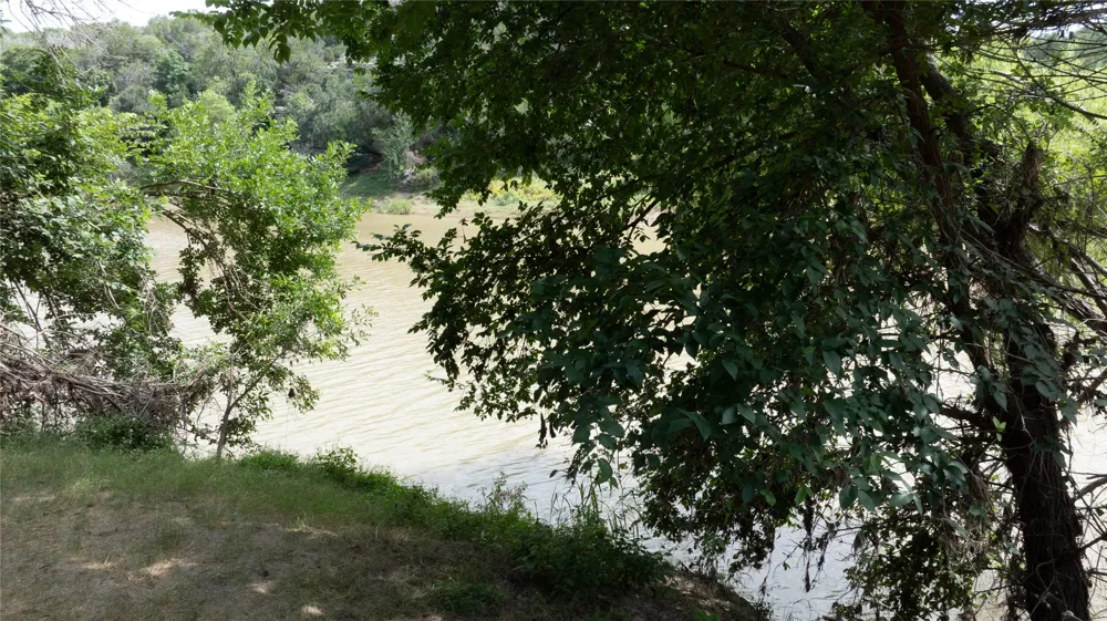2212 River Road Lampasas, TX 76550