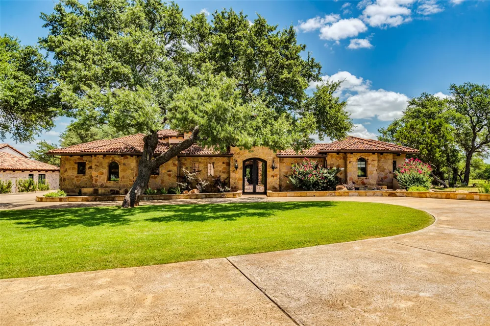 166 Encantada Horseshoe Bay, TX 78657