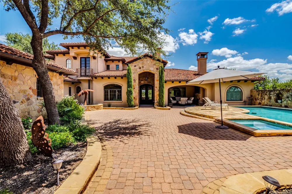 166 Encantada Horseshoe Bay, TX 78657