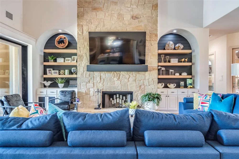166 Encantada Horseshoe Bay, TX 78657
