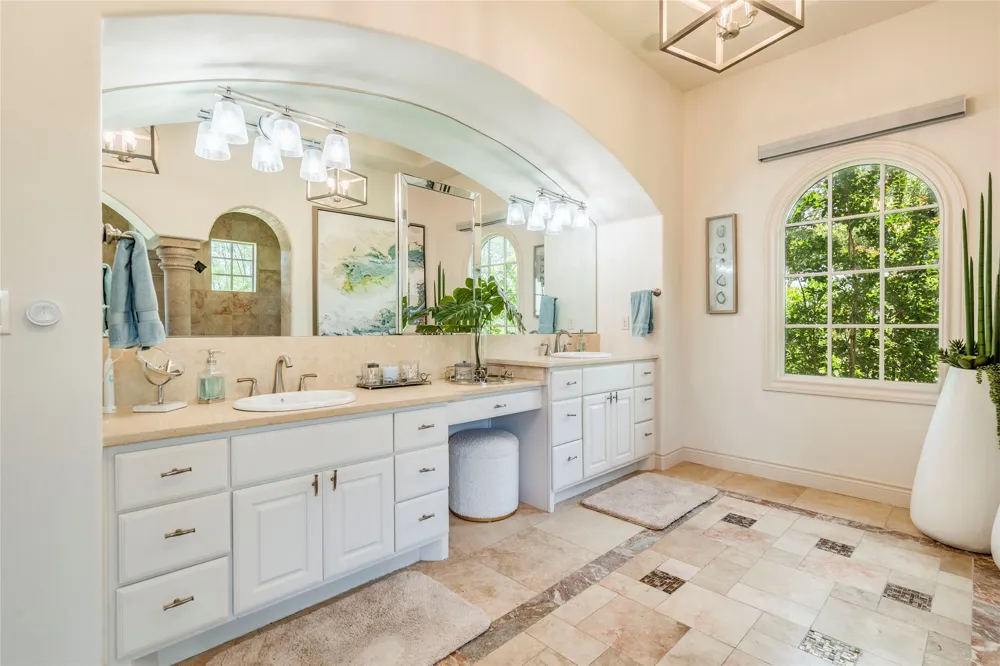 166 Encantada Horseshoe Bay, TX 78657