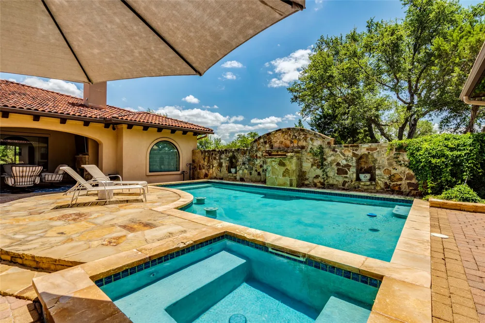 166 Encantada Horseshoe Bay, TX 78657