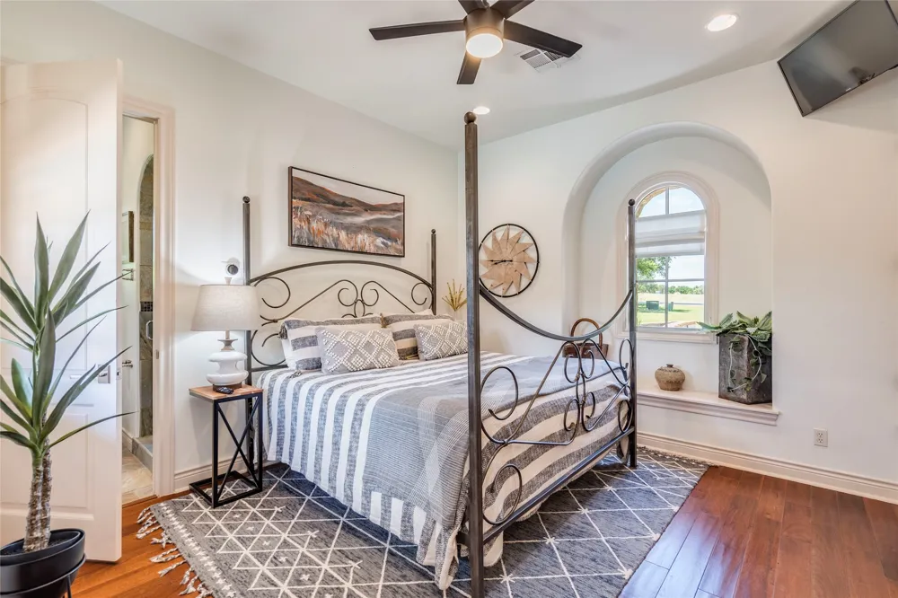 166 Encantada Horseshoe Bay, TX 78657