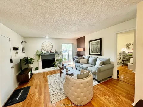 1901 Holleman Drive W #301