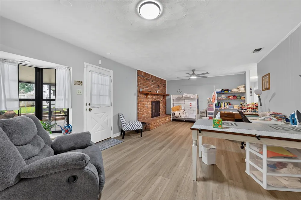 9700 Brookwood Circle Woodway, TX 76712
