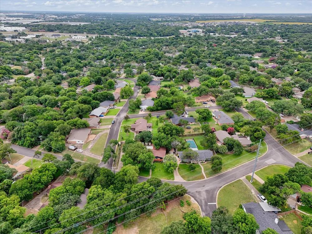 9700 Brookwood Circle Woodway, TX 76712