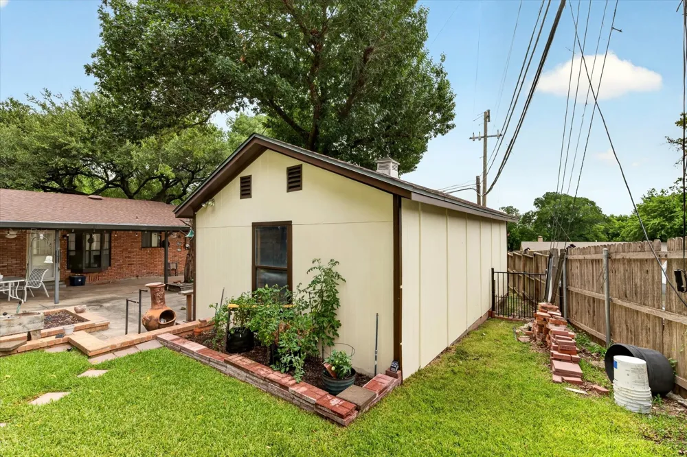 9700 Brookwood Circle Woodway, TX 76712