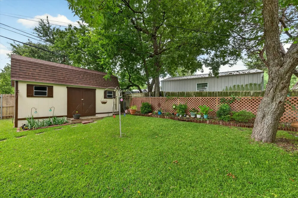 9700 Brookwood Circle Woodway, TX 76712