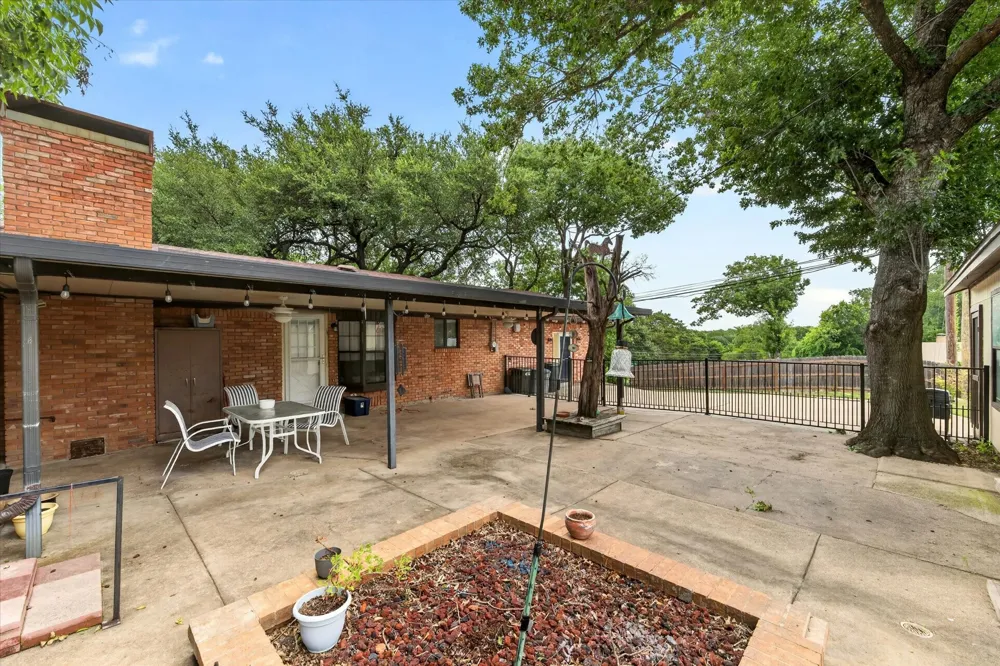 9700 Brookwood Circle Woodway, TX 76712