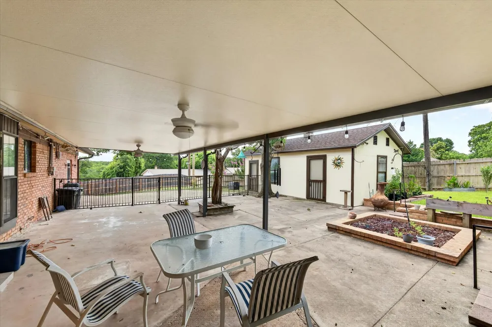 9700 Brookwood Circle Woodway, TX 76712