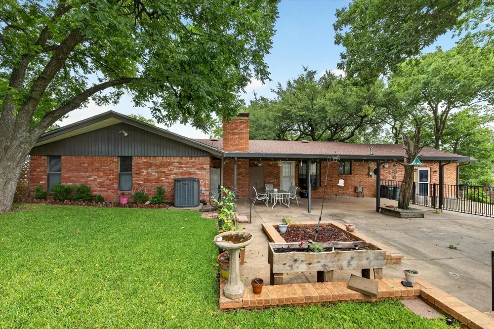 9700 Brookwood Circle Woodway, TX 76712