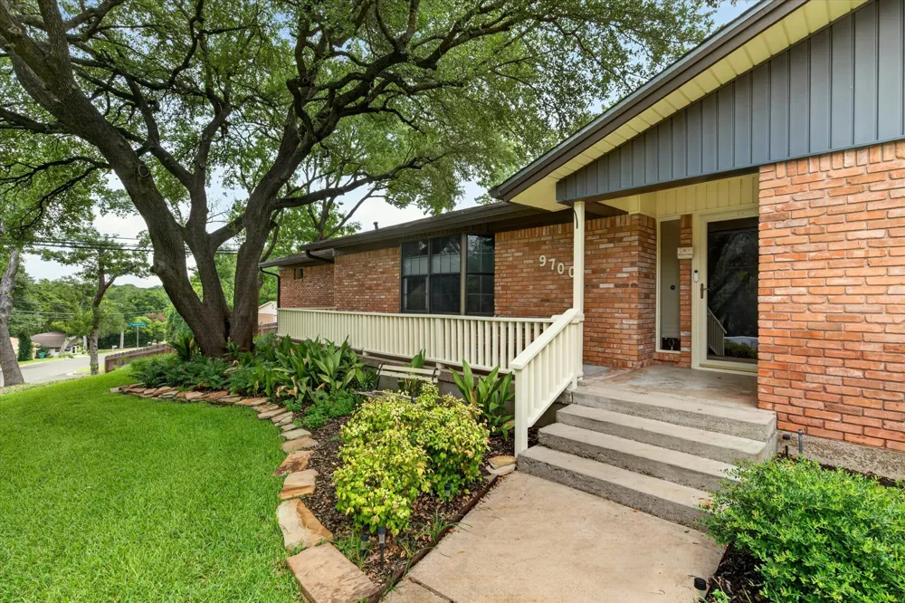 9700 Brookwood Circle Woodway, TX 76712
