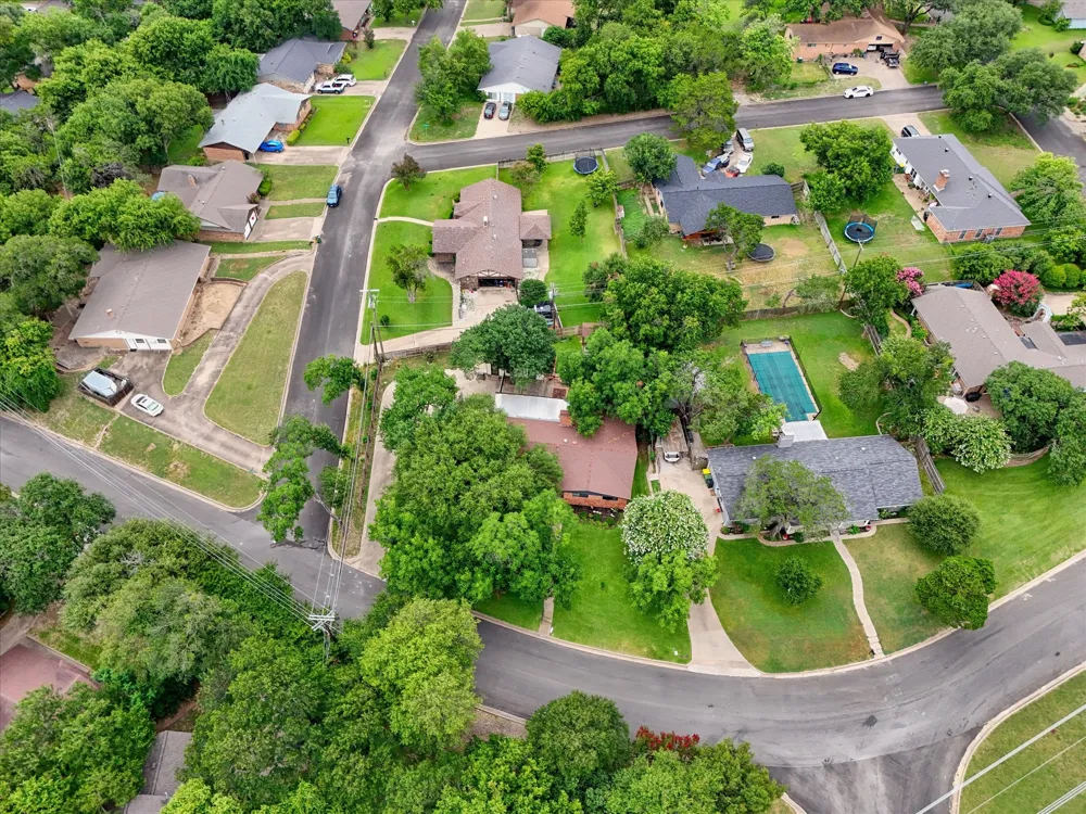 9700 Brookwood Circle Woodway, TX 76712