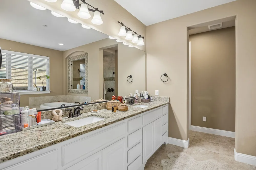 1100 Broadmoor Way Roanoke, TX 76262