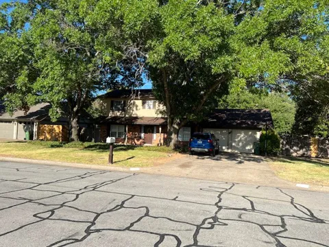 1912 Winewood Lane