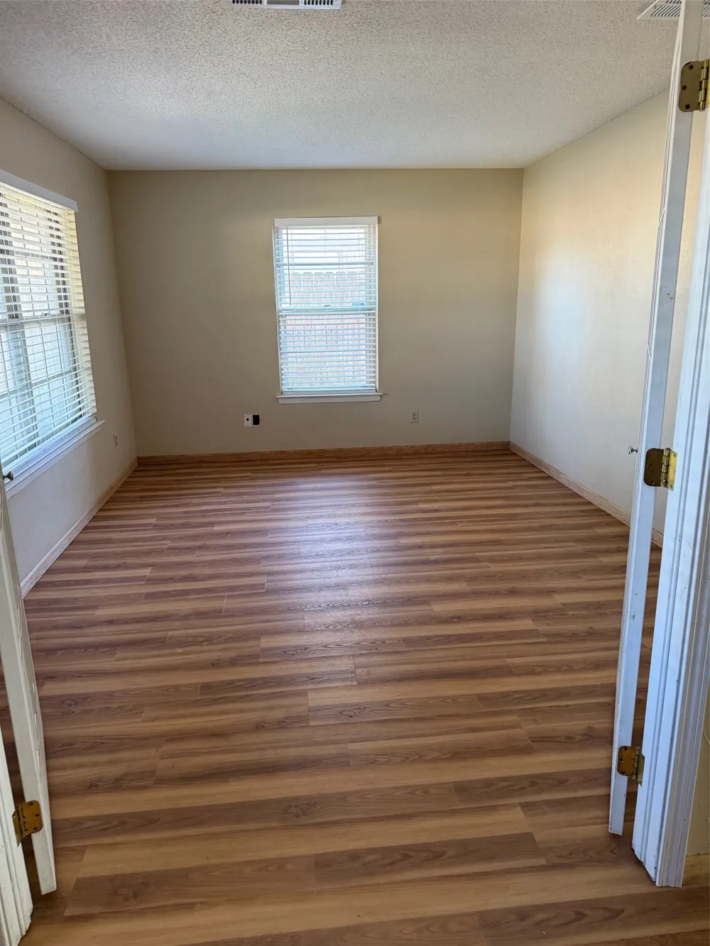 1912 Winewood Lane Arlington, TX 76013