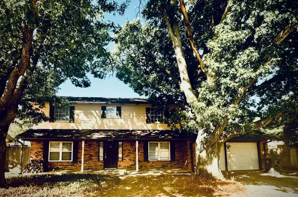1912 Winewood Lane Arlington, TX 76013