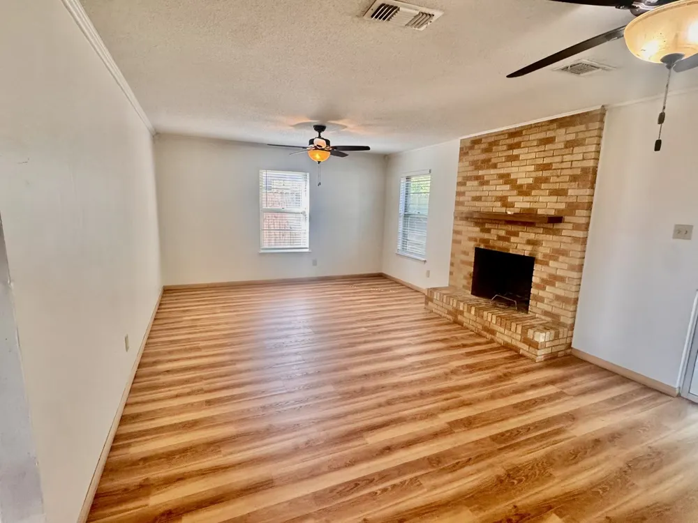 1912 Winewood Lane Arlington, TX 76013