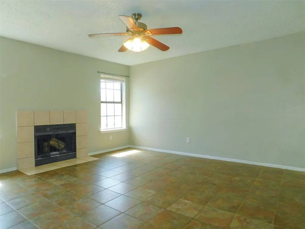 1137 Dallas Drive Denton, TX 76205