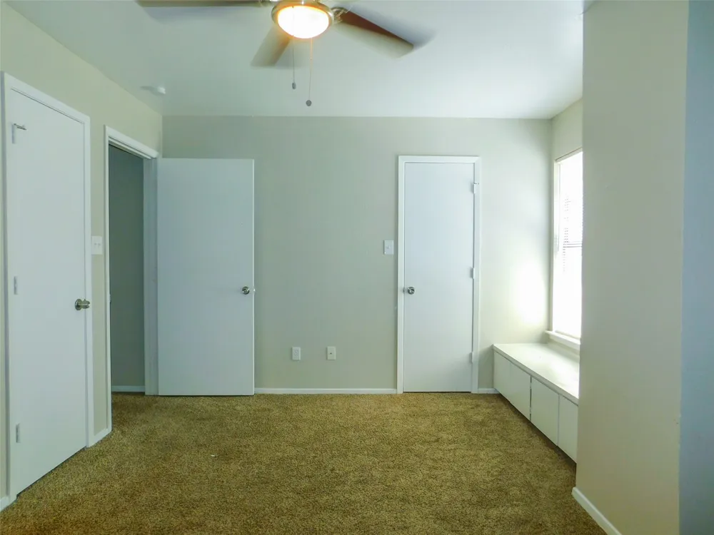 1137 Dallas Drive Denton, TX 76205