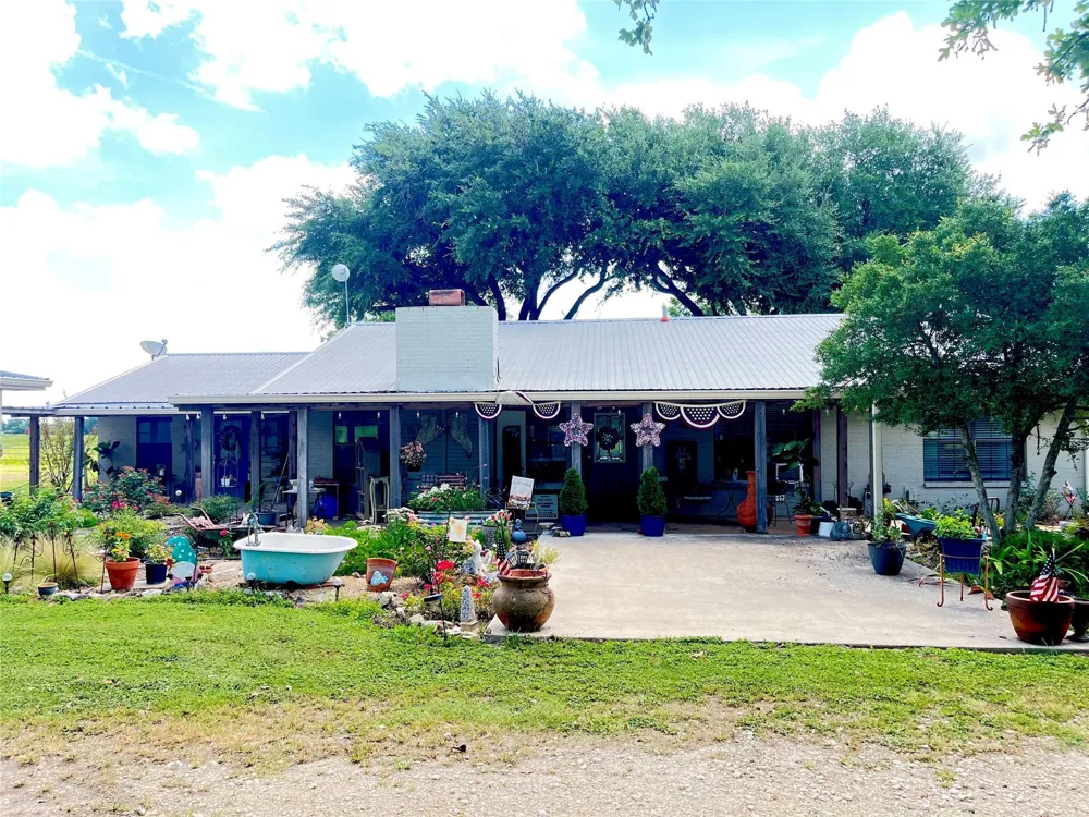11009 N Hwy 77 Lexington, TX 78947