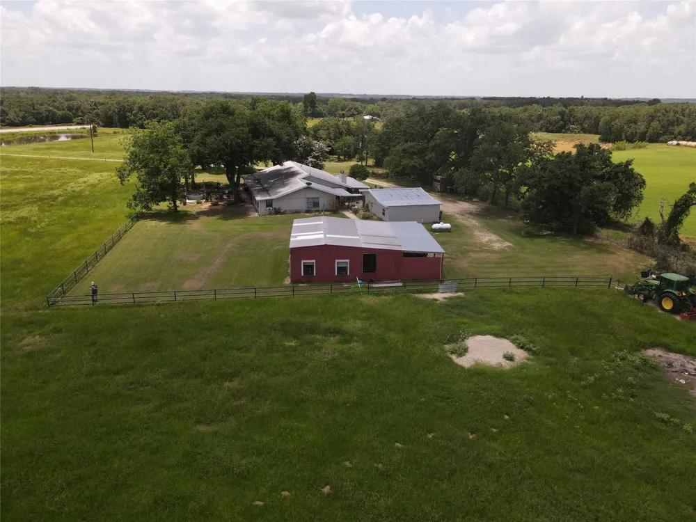 11009 N Hwy 77 Lexington, TX 78947