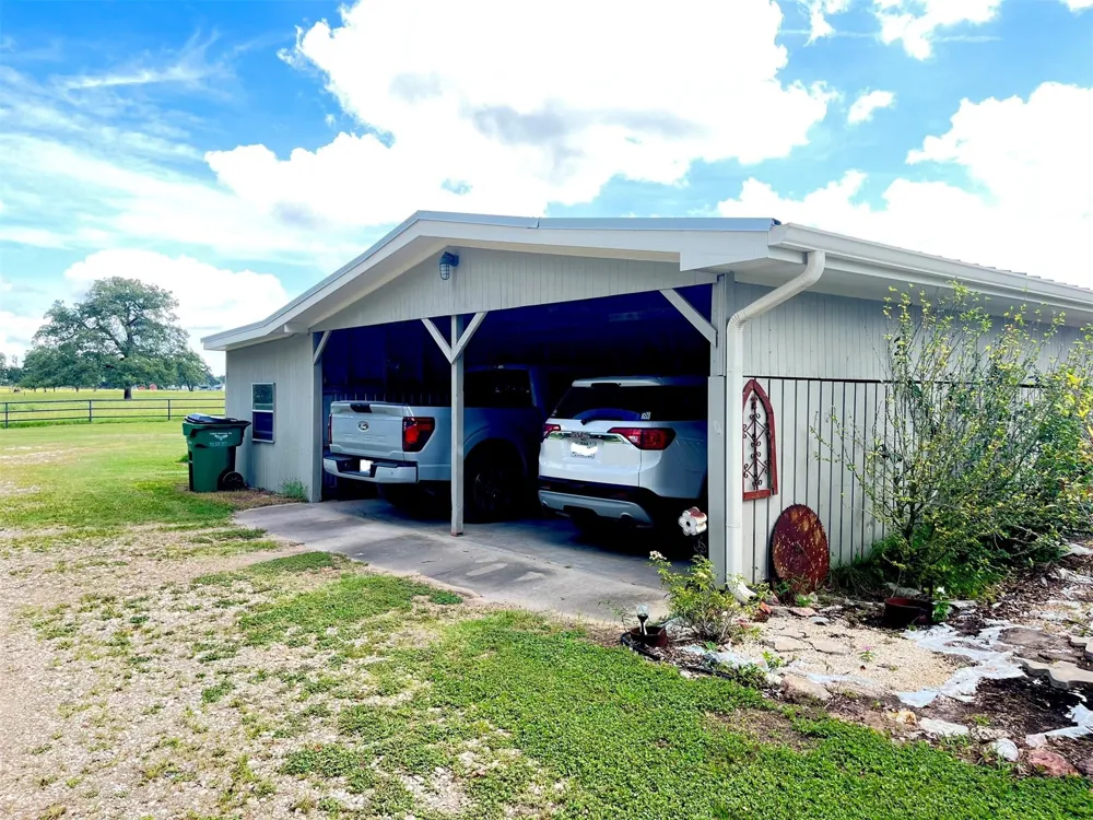 11009 N Hwy 77 Lexington, TX 78947